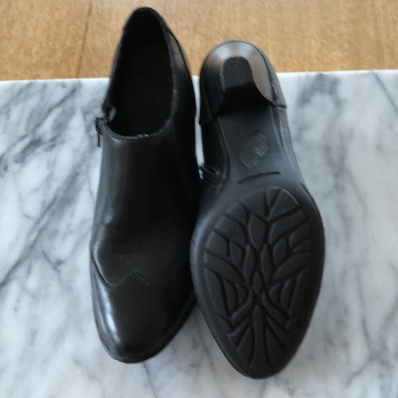 Born Ankle Booties W6.5 Black Preloved in Good Condition - Picture 5 of 14